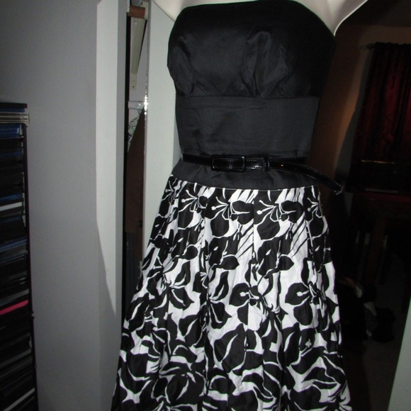 WHITE HOUSE BLACK MARKET DRESS SIZE 0 BLACK WHITE - Picture 5 of 8